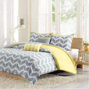 Twin/Twin XL 4-Piece Chevron Stripes Comforter Set in Gray White Yellow