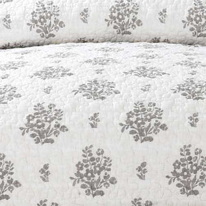 Full / Queen 4-Piece Reversible Grey White Cotton Quilt Set with Decorative Pillow and 2 Shams