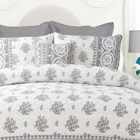 Image of Full / Queen 4-Piece Reversible Grey White Cotton Quilt Set with Decorative Pillow and 2 Shams