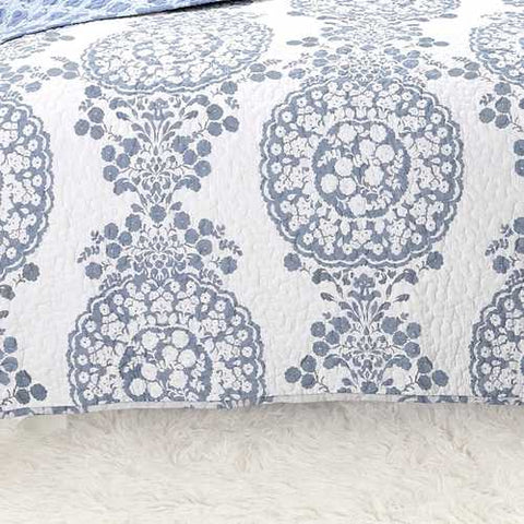 Image of Full / Queen 3-Piece Reversible Cotton Quilt Set with White Blue Floral Medallion Pattern