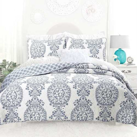 Image of Full / Queen 3-Piece Reversible Cotton Quilt Set with White Blue Floral Medallion Pattern