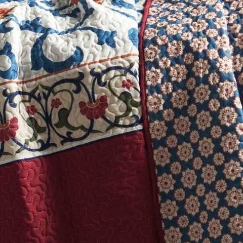 Image of King size 3-Piece Cotton Quilt Set in Red White Blue Floral Scroll Pattern