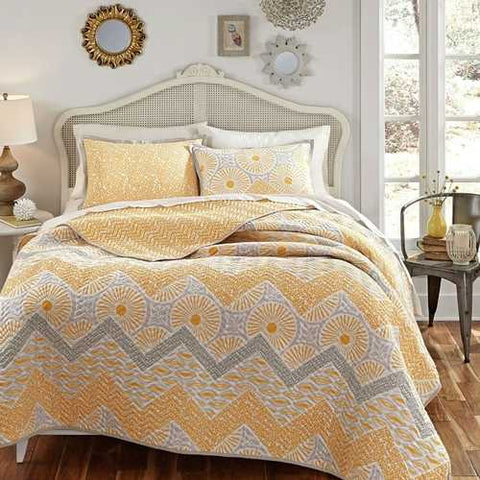 Image of Full / Queen 3 Piece Geometric Sunset Oversized Cotton Quilt Coverlet Set